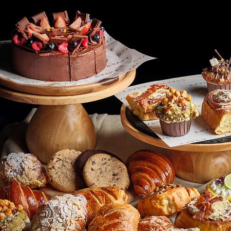 Hotel Kimpton Maa-Lai Bangkok By Ihg Exteriér fotografie A selection of pastries