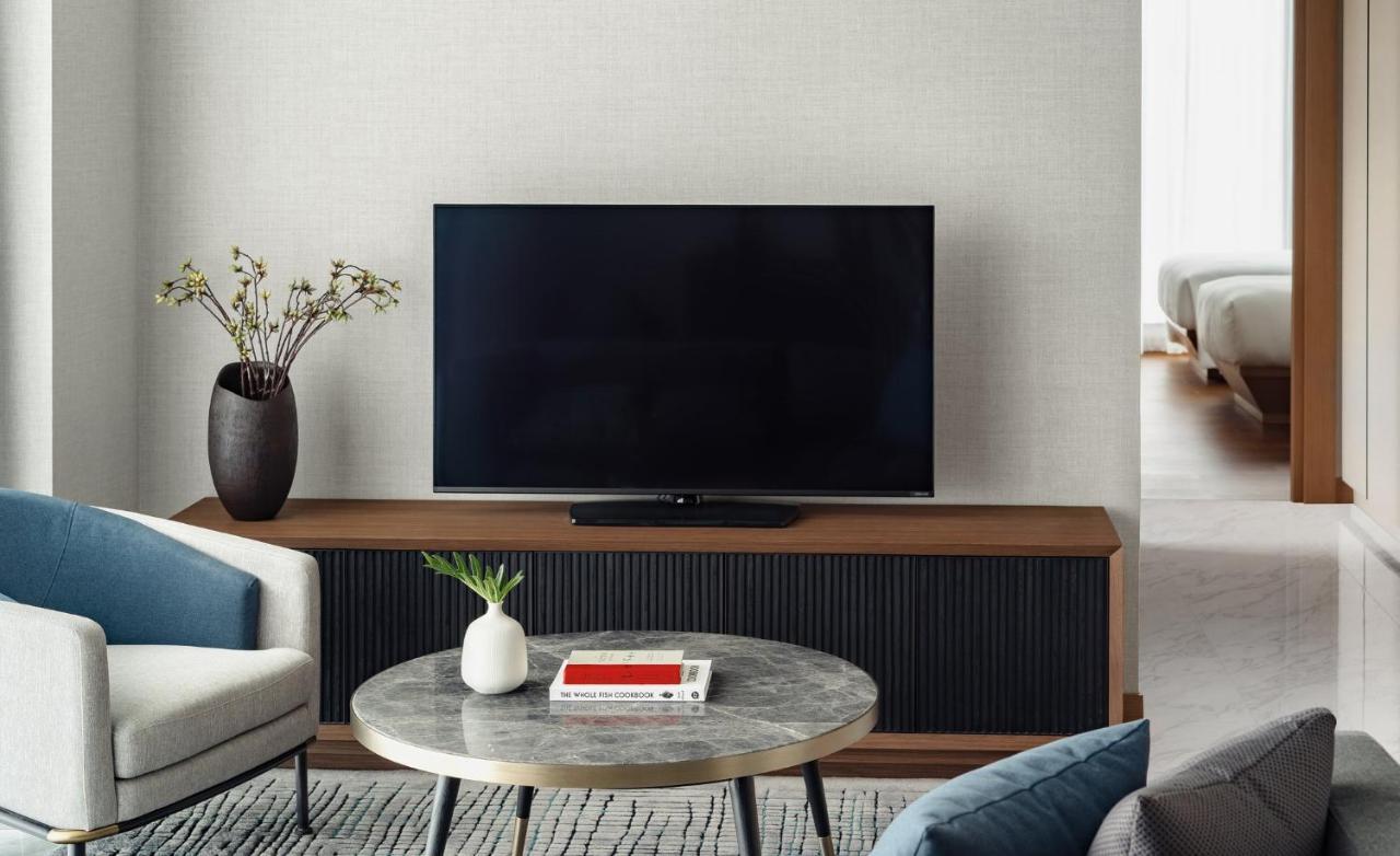 Hotel Kimpton Maa-Lai Bangkok By Ihg Exteriér fotografie A television set
