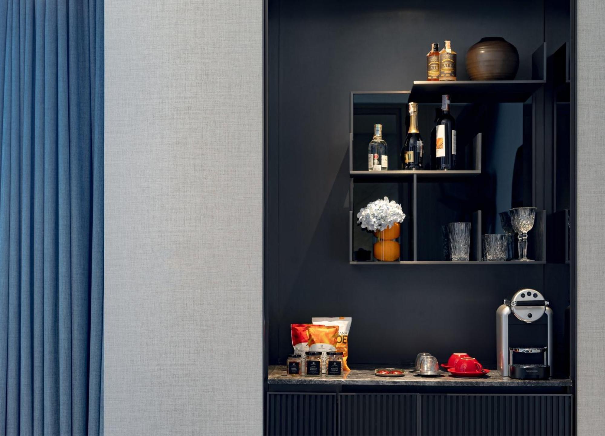 Hotel Kimpton Maa-Lai Bangkok By Ihg Exteriér fotografie A Nespresso machine in a hotel room